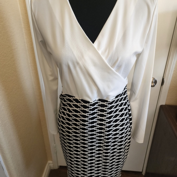 Dress - Picture 3 of 4